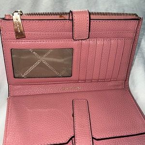 Michael kors pink wallet